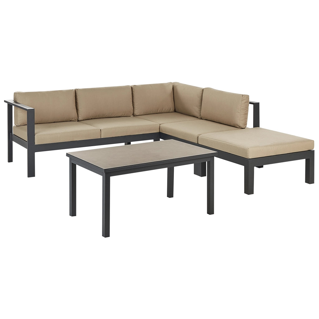 Set da giardino divano 5 posti e tavolo elevabile con struttura nera e piano in vetro e cuscini beige stile moderno scandinavo