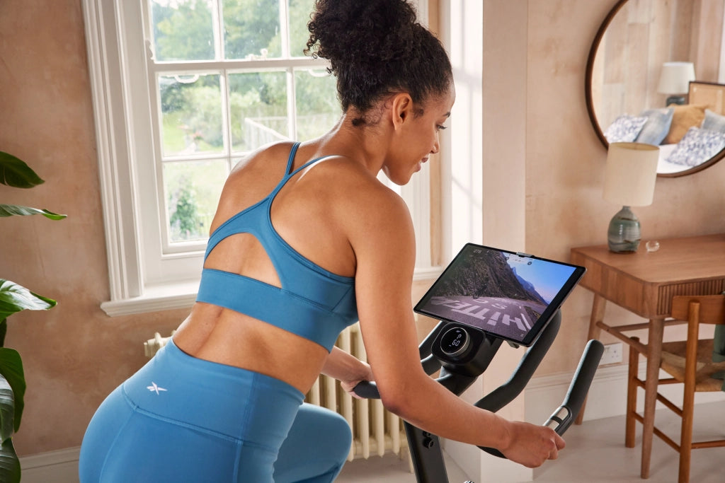 Spinning Bike de fitness Ergomètre - Reebok - Maison/Appartement - Modèle FR30 - Roue d'inertie 18 KG - Ecran LED
