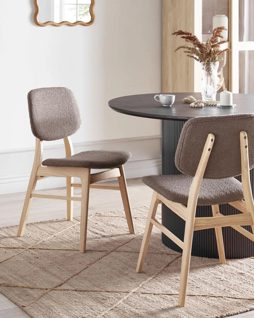 Set di 2 sedie da pranzo in tessuto tortora e legno chiaro stile retrò senza braccioli