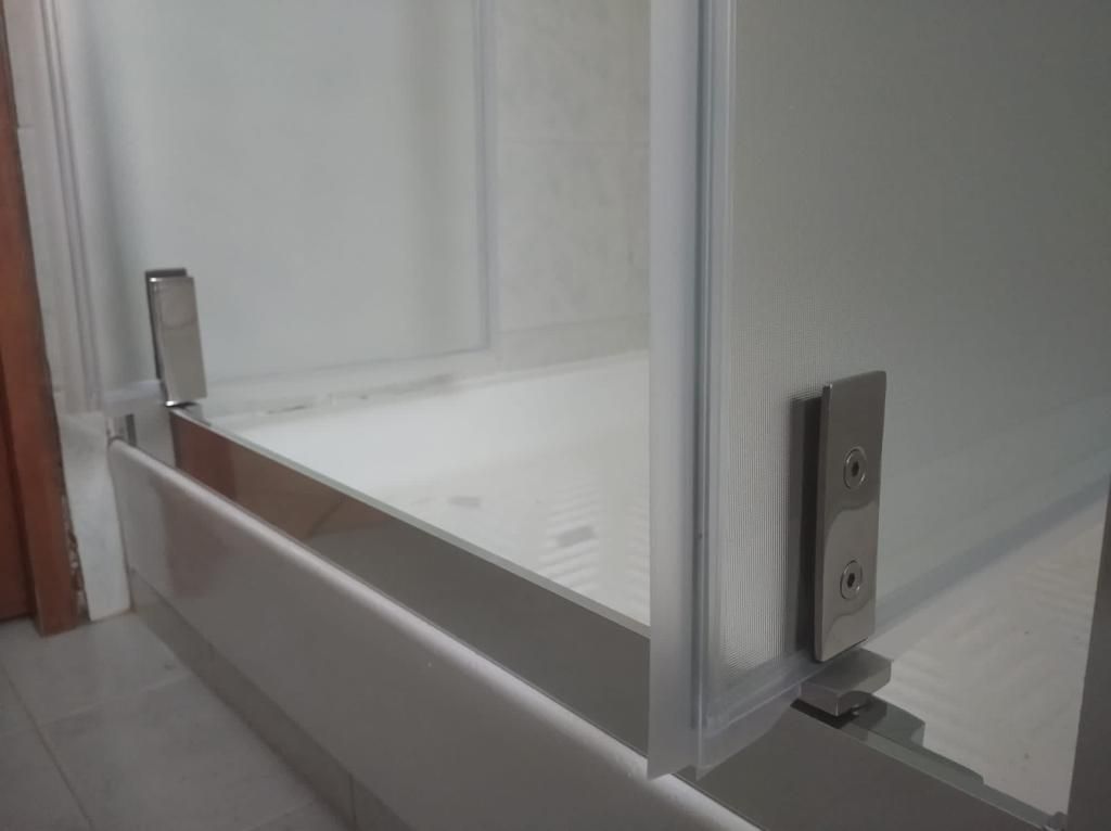 Box doccia Cristallo 6 mm 3 lati - Due Fissi piu' porta Saloon Opaco - Misura: 75 x 70 x 75 x190h