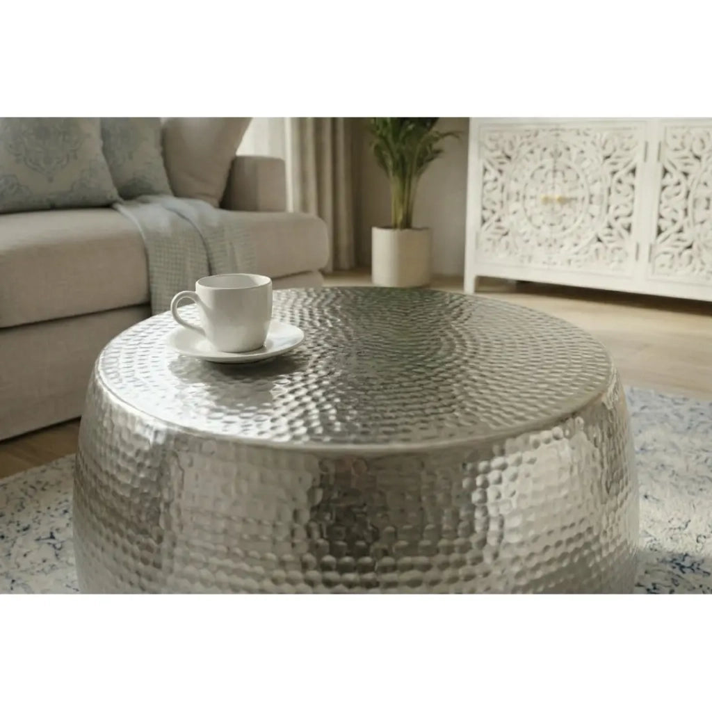 Tavolino basso TRIANE 60 cm in alluminio argentato – Tavolino rotondo design effetto martellato