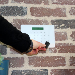 Avidsen Kit Allarme Smart WIFI senza fili PRO con Telecamera da Interno, Telecamera Dual Lens da esterno ed Extra Sensori di Apertura