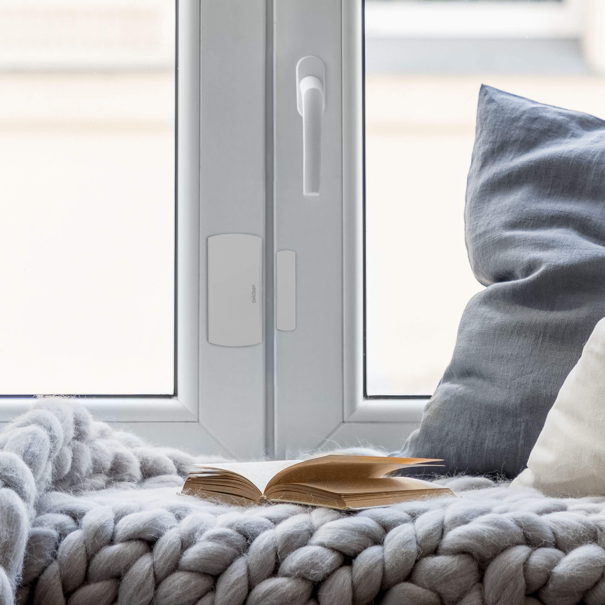 Avidsen Kit Allarme Smart WIFI senza fili PRO con Telecamera da Interno, Telecamera Dual Lens da esterno ed Extra Sensori di Apertura