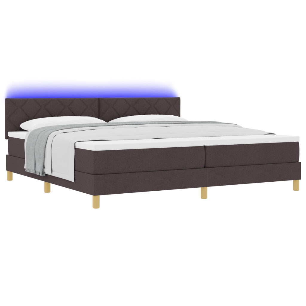 Letto con rete e materasso & LED Marrone Scuro 200x200 cm Tessuto