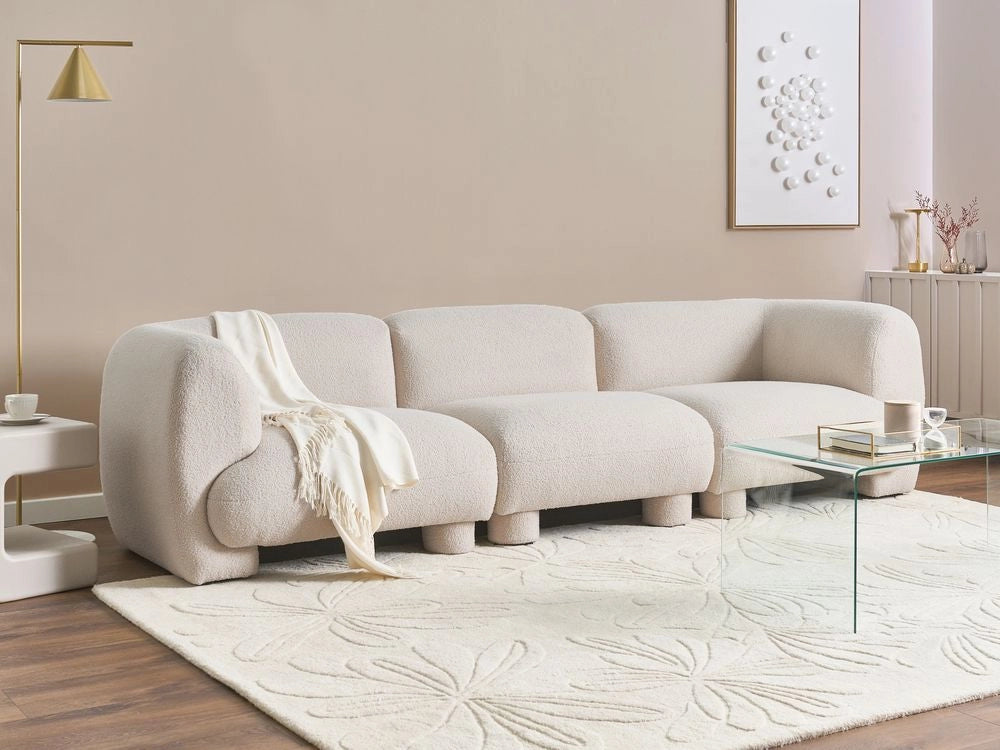 Divano modulare bouclé a tre posti profilo ribassato forma organica bianco sporco