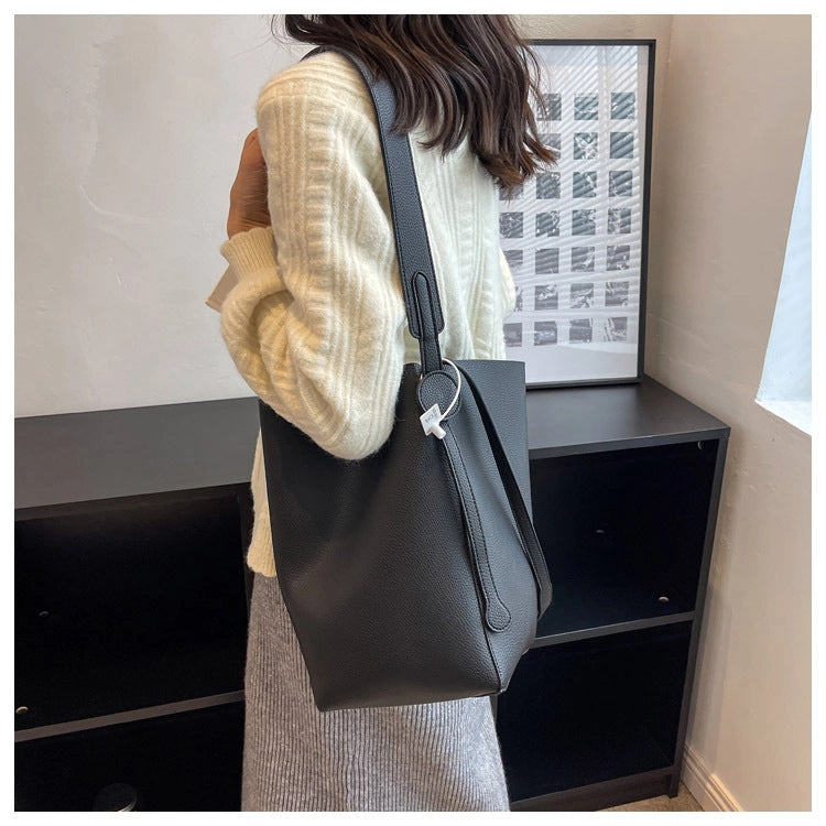 Borsa a tracolla da donna in vera pelle, colore nero.