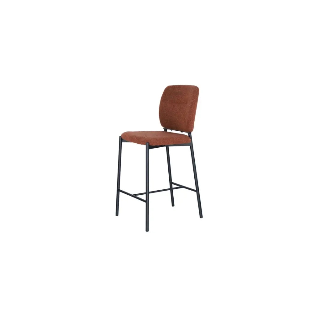 Sedia da bancone RITA – Tessuto marrone ruggine – Gambe in metallo nero – Altezza 99 cm – Stile design/industriale