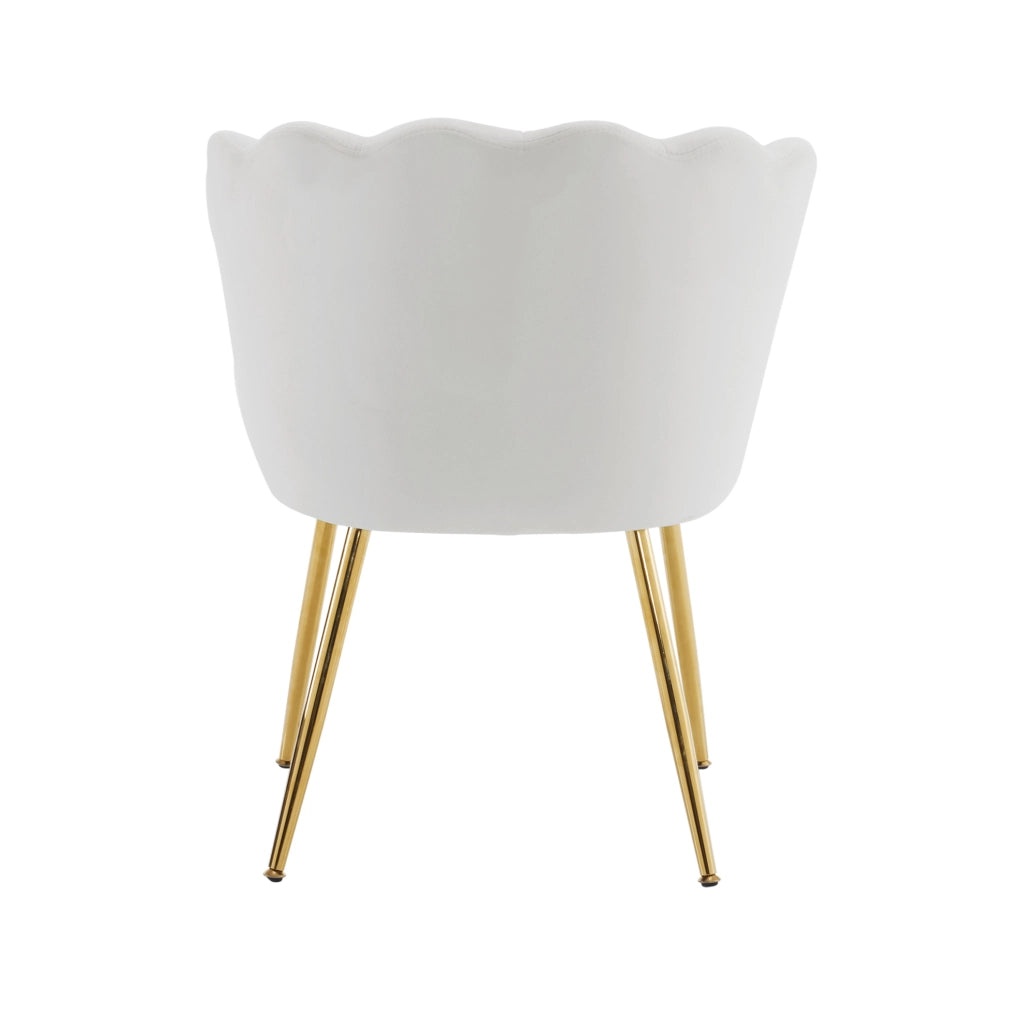 Poltrona in velluto beige con schienale a petali; gambe dorate e cuscino a farfalla