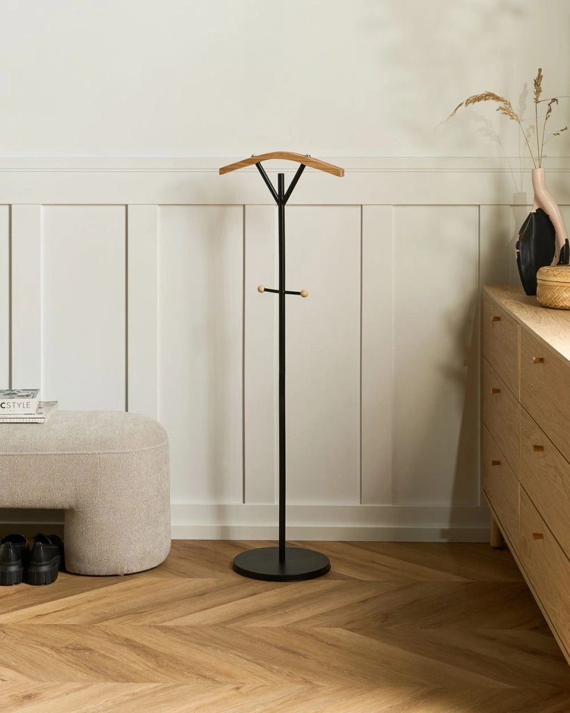 Appendiabiti in acciaio nero 130 cm da terra con dettagli in legno 3 ganci Moderno per ingresso