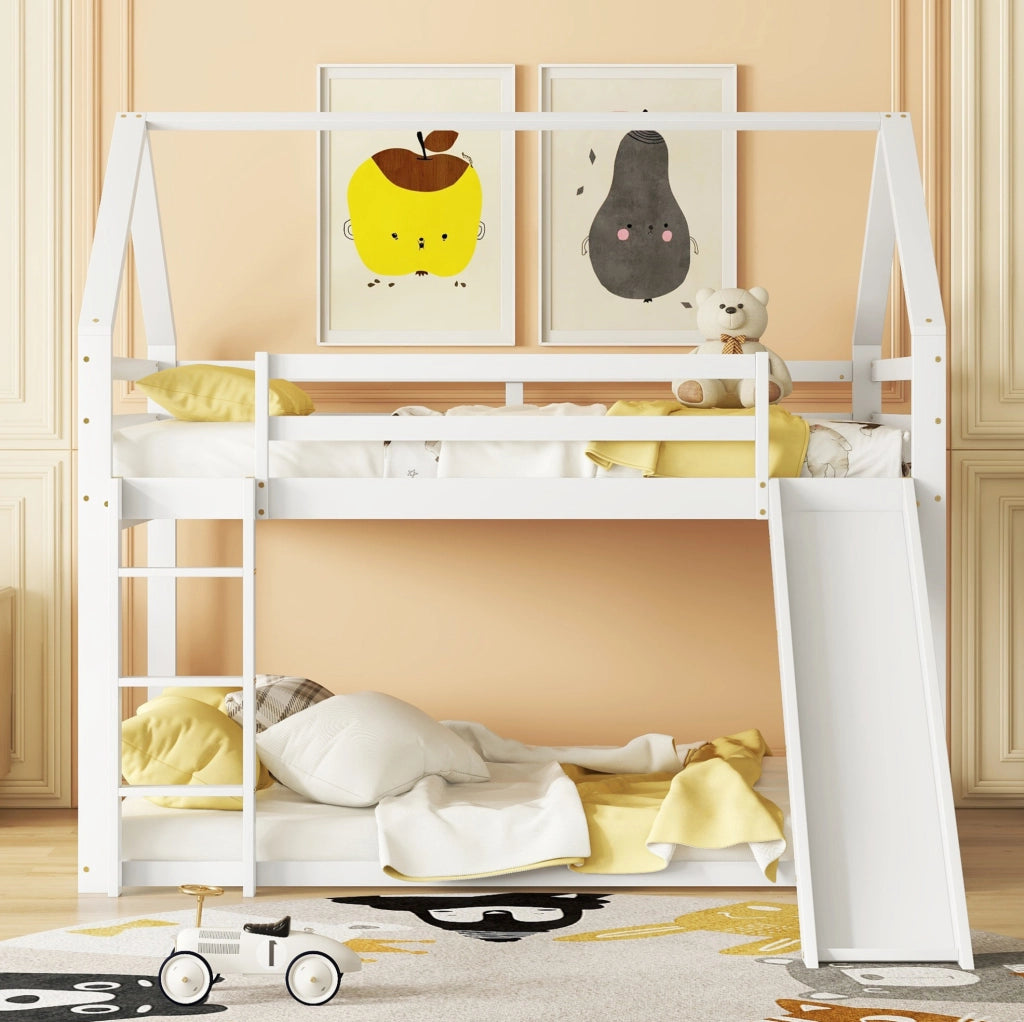Letto a castello a casetta 140x200 cm con scivolo e scala; pino; bianco