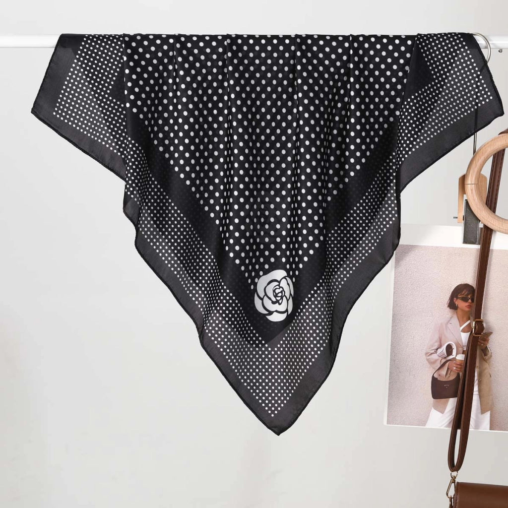 Eleganti e trendy sciarpe di seta da donna, realizzate in pura seta.
