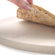Piatto per Pizza con Tavola per Pizze in Legno | Sostenibile, spesso e autentico legno, rotondo, facile da maneggiare | Infornare, grigliare e servire per torte, dolci, torte, pane, pizza