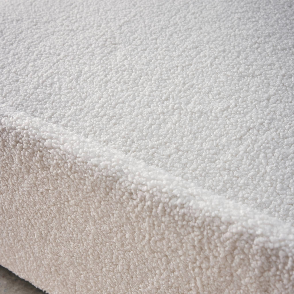 Divano letto arrotondato in tessuto bouclé, 2 posti, crema