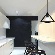 Trade Shop - Lampadario Da Soffitto A Sospensione Forma Di Triangolo 3d Portalampada E27 A35 - Nero