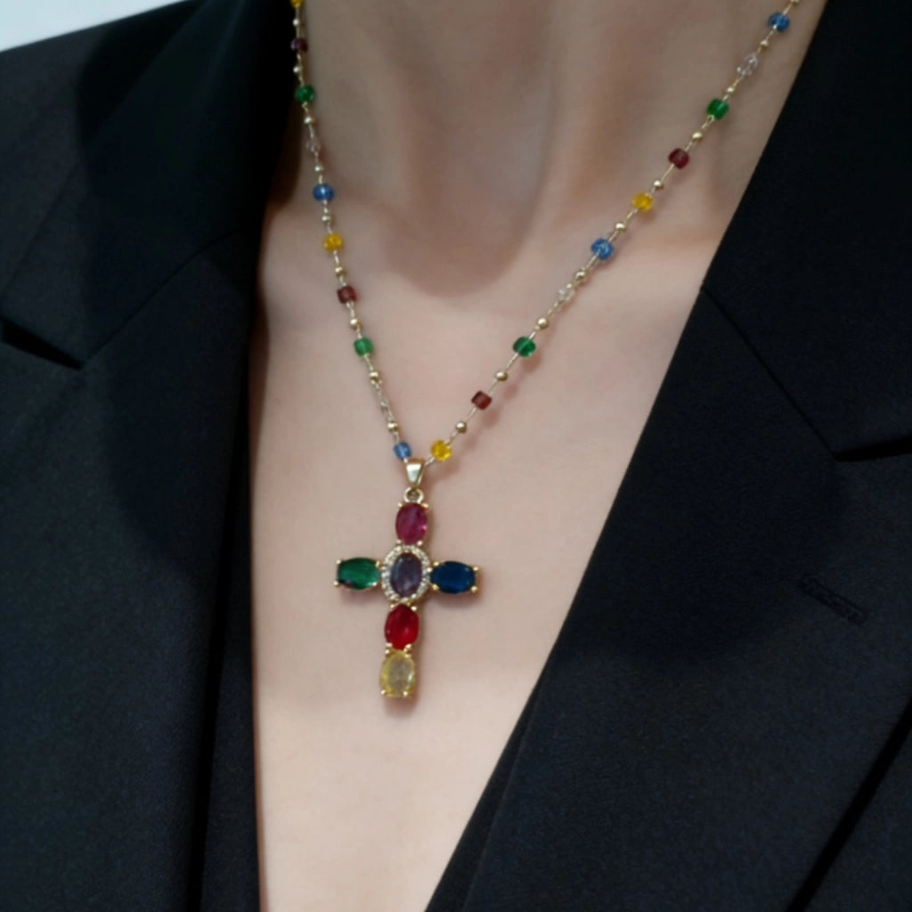 Collana con croce in zirconi colorati ad alto contenuto di dopamina