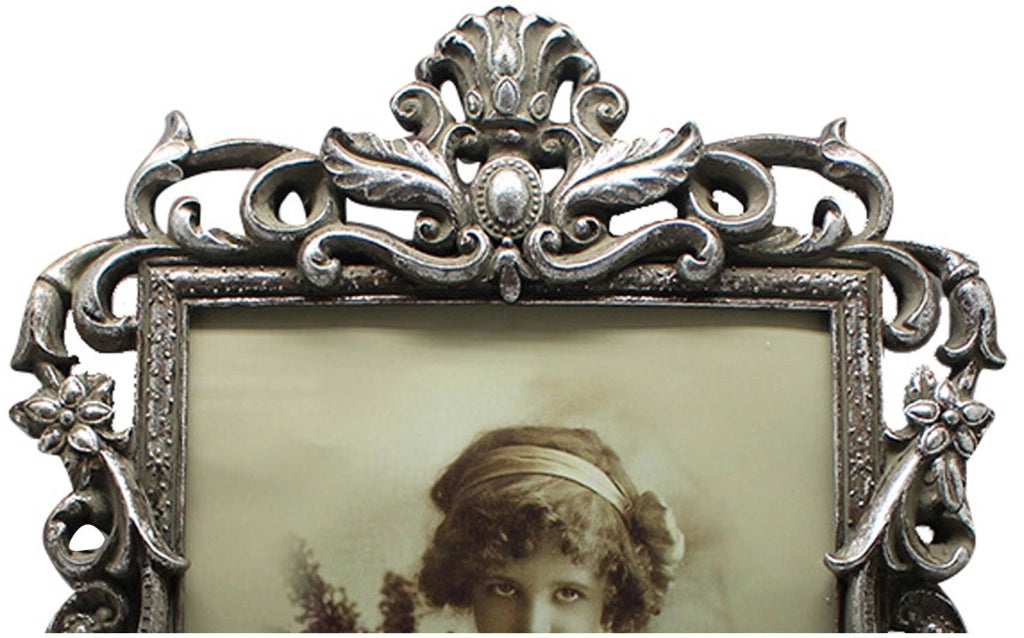 Biscottini Portafoto da appoggio a cuore in resina finitura argento anticata L23,5xPR2xH32 cm