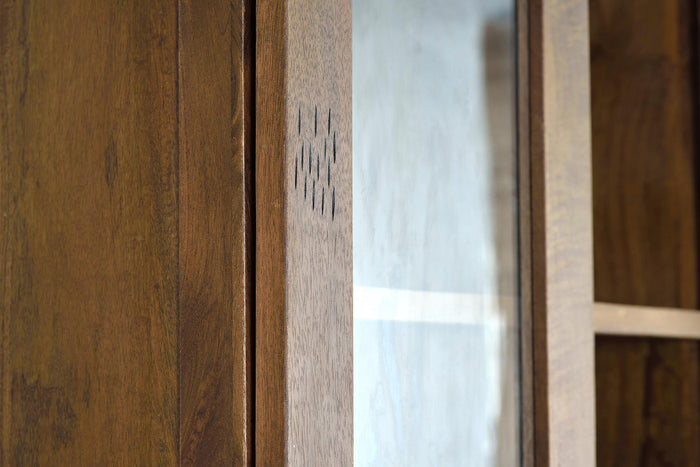 Armadio in legno di mango e metallo