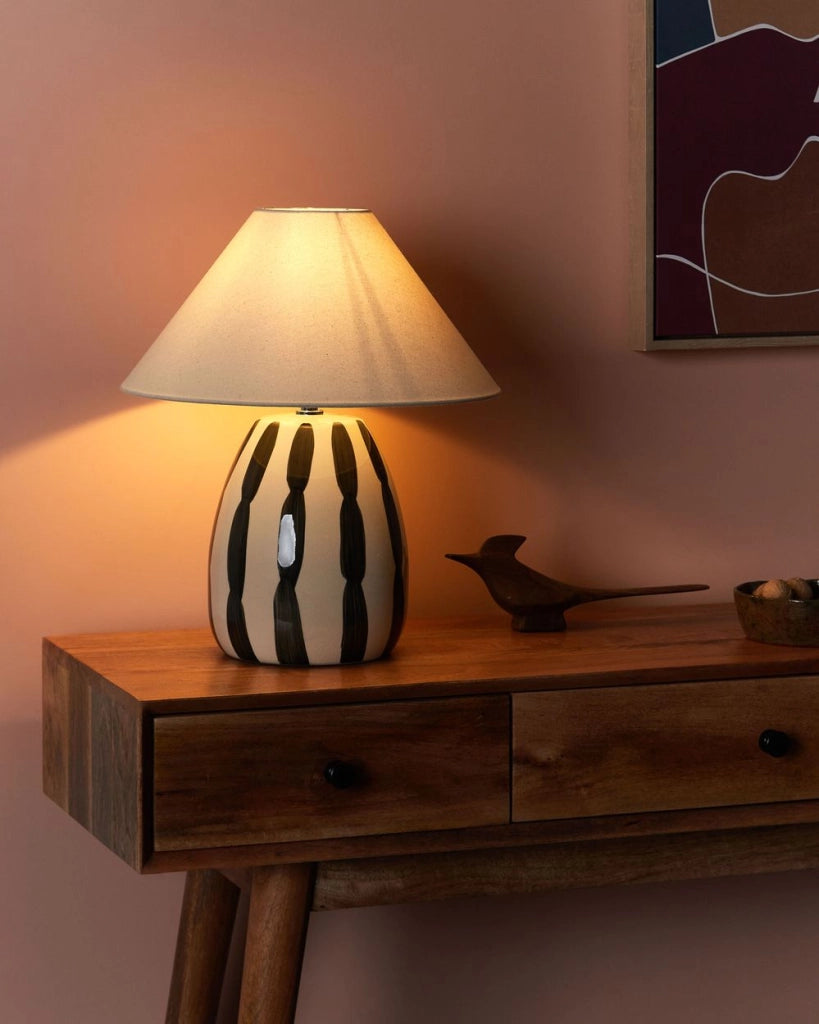 Lampada da tavolo Light Beige e nero Ceramica 41 cm Paralume a cono bianco Fatto a mano Comodino Soggiorno Camera da letto Illuminazione