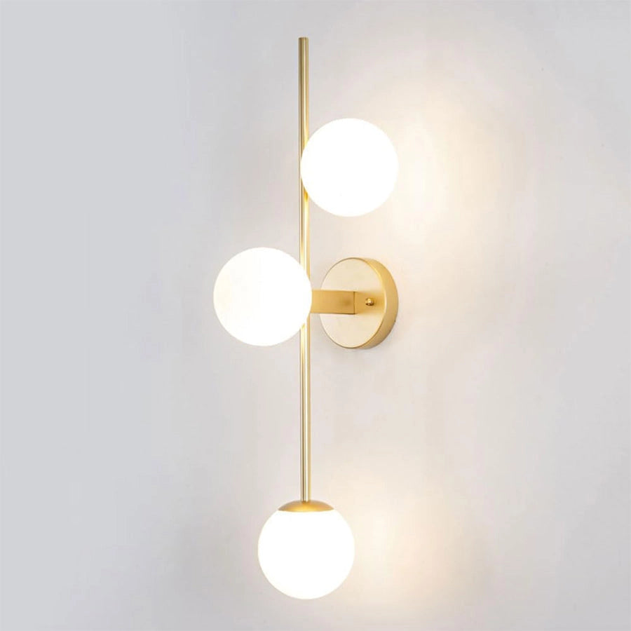 Applique da Parete Moderna, attacco G9, Struttura in Metallo Dorato e 3 Sfere in Vetro Bianco, Design Elegante Minimal per Interni, IP20
