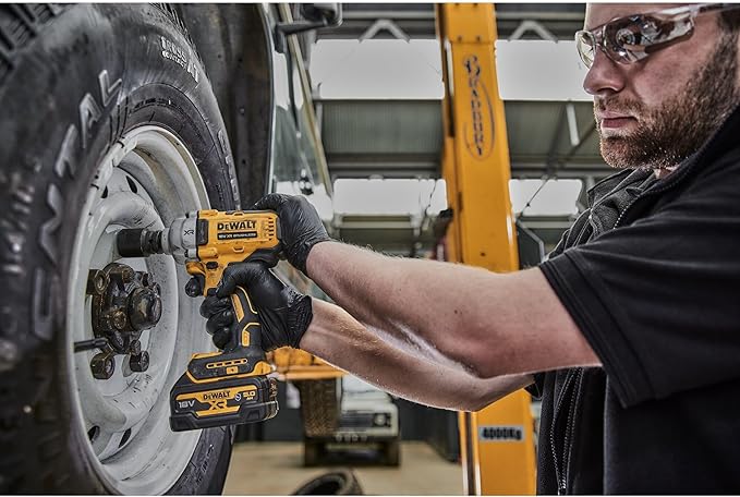 AVVITATORE AD IMPULSI A BATTERIA 18V DEWALT 1/2" 813NM DCF891NT