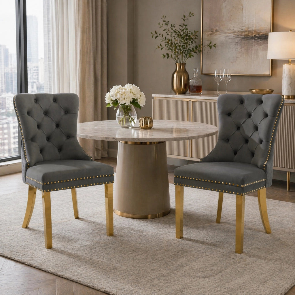Sedia da pranzo imbottita in velluto grigio con anello decorativo; gambe in acciaio inox dorato; 50;5 x 45 x 95 cm