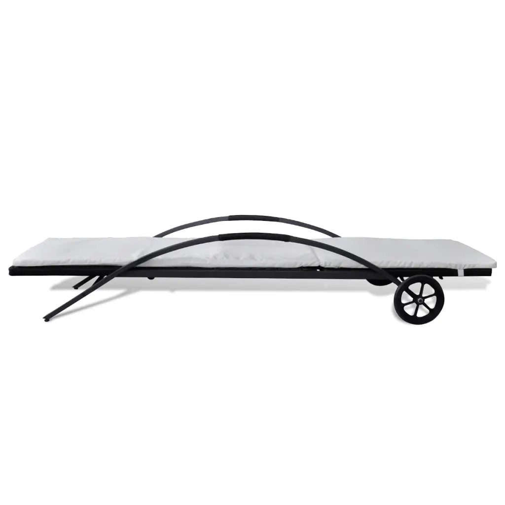 Lettino Prendisole con Cuscino e Ruote in Polyrattan Nero 42495