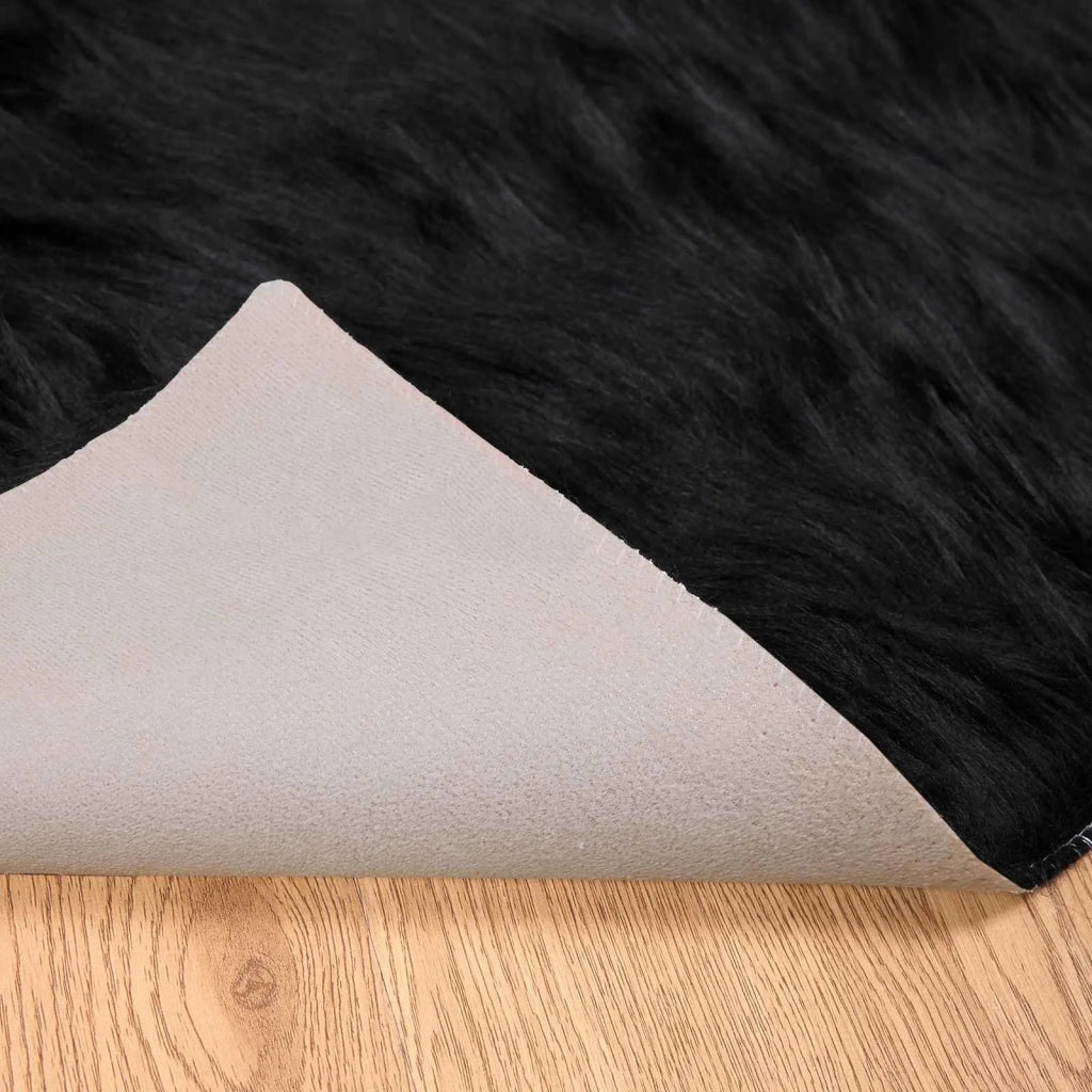 Tappeto in finta TAFALLA Nero 200 x 280 cm Poliestere 42021573