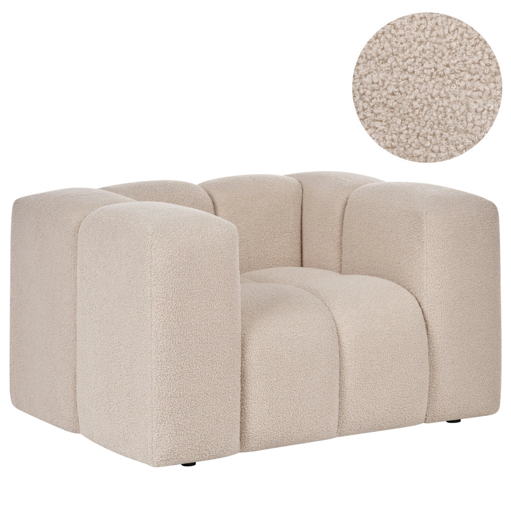 Poltrona imbottita in bouclè con braccioli stile moderno beige
