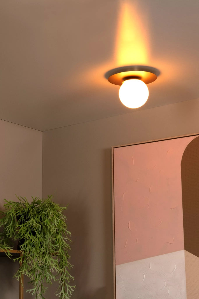 Plafoniera sfera vetro opale ottone Tricia E27 15W