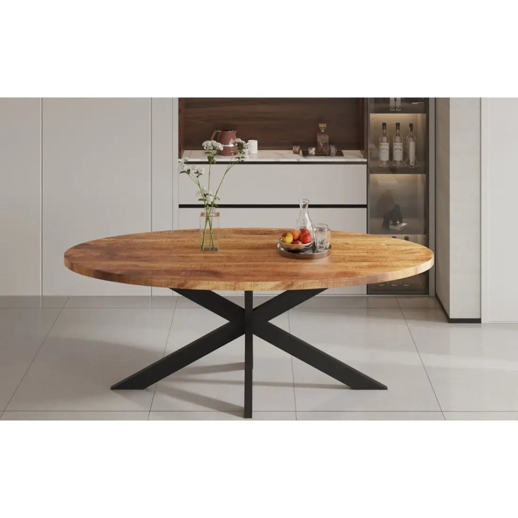 Tavolo da pranzo ovale BOURGIA in legno massello di Mangolia, ideale per una sala da pranzo accogliente.