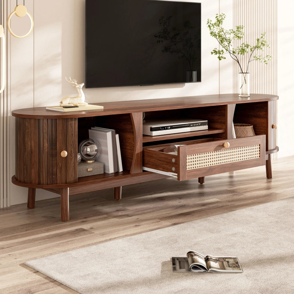 Mobile TV in MDF color noce con ante scorrevoli e cassetti in rattan