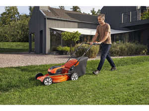 Tagliaerba a batteria trazionato Husqvarna LC142iS senza batteria e carica