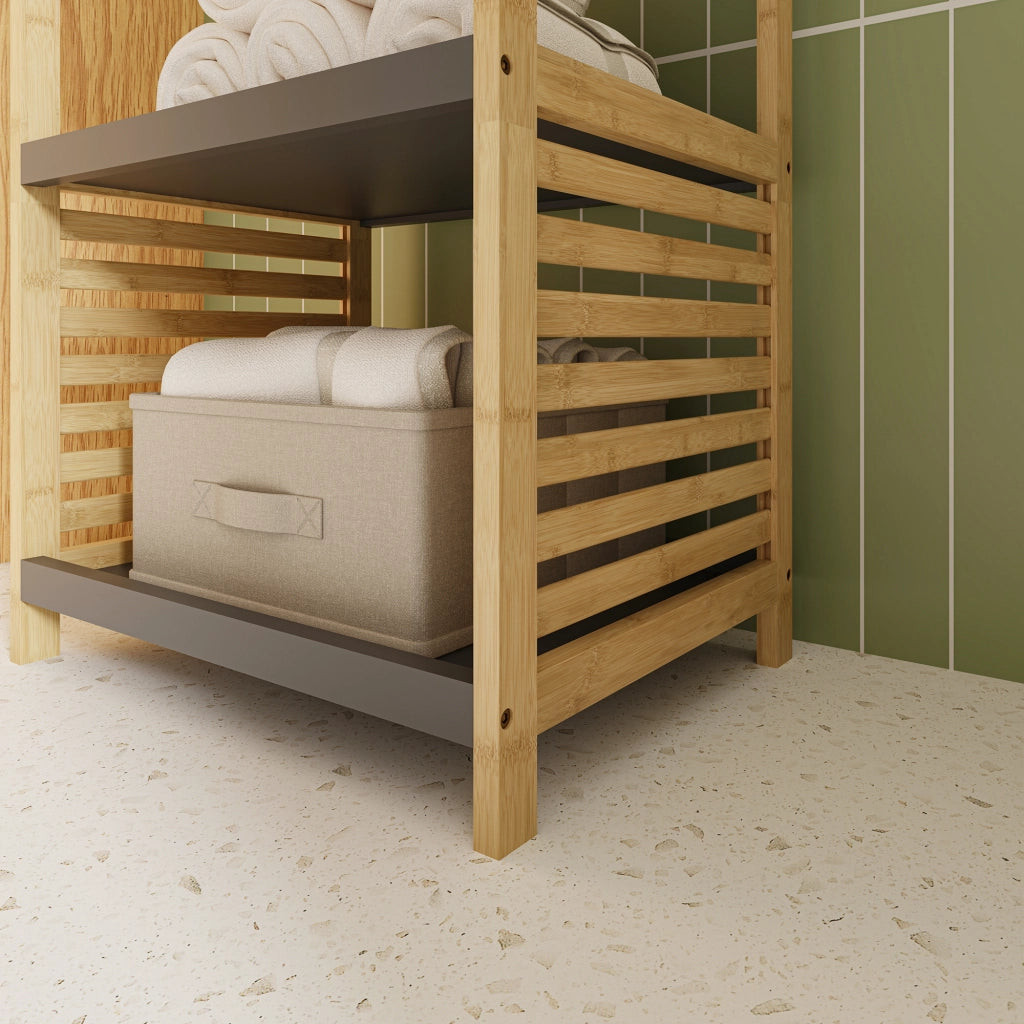 Scaffale da Bagno Kydesby in Bambù con 2 Ripiani Aperti e Scomparto ad Anta 83 x 39 x 30 cm - Naturale / Grigio [en.casa]