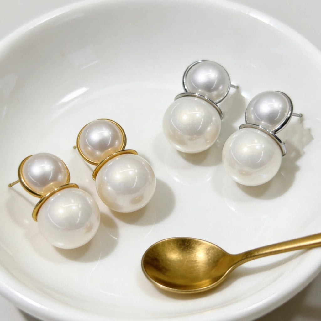 Orecchini pendenti a semicerchio con grandi perle in stile vintage