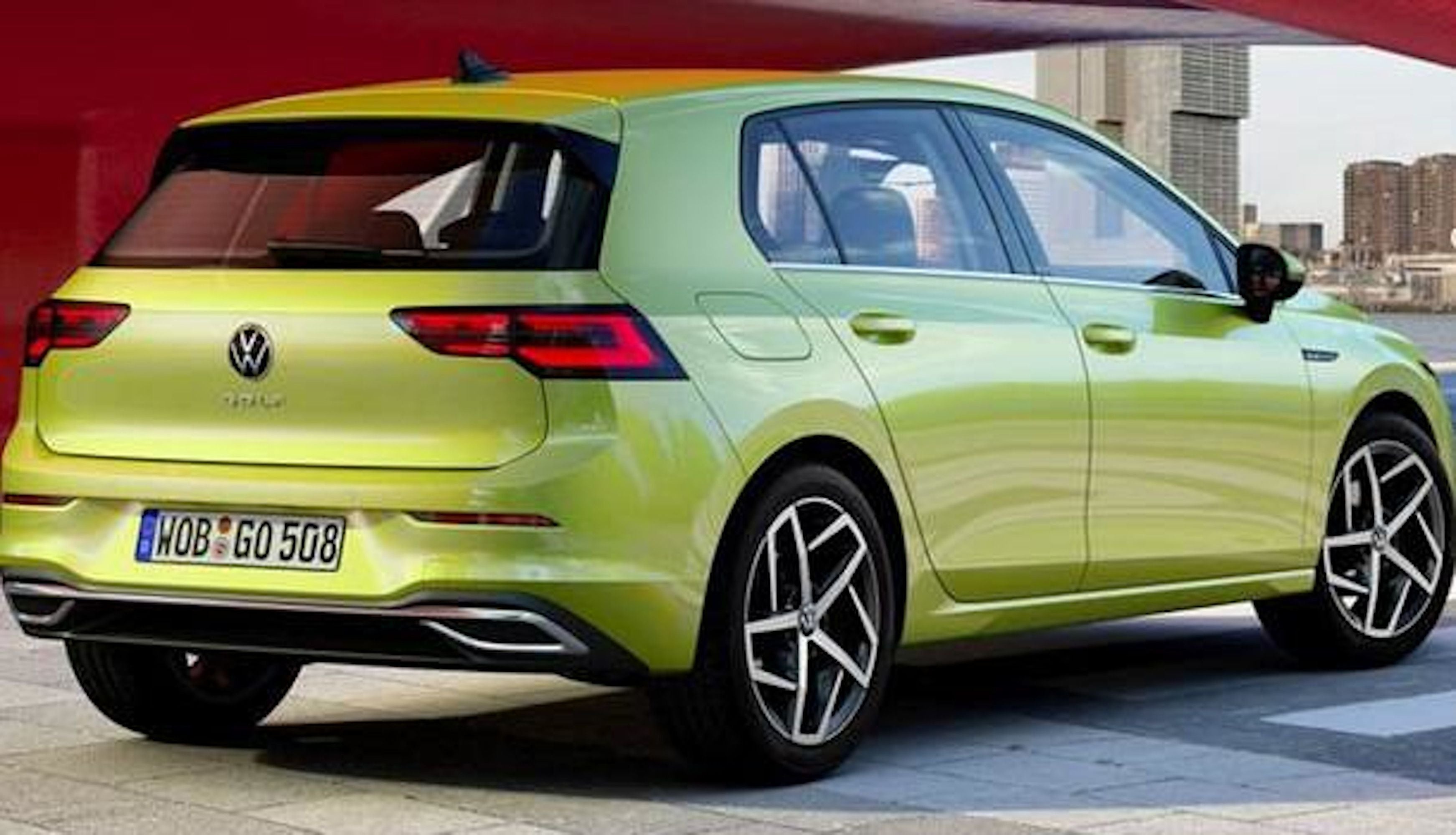 99B-437102 - Tappeto gomma baule - Volkswagen Golf VIII Hatchback dal 2020- , posizione baule (Posizione superiore)