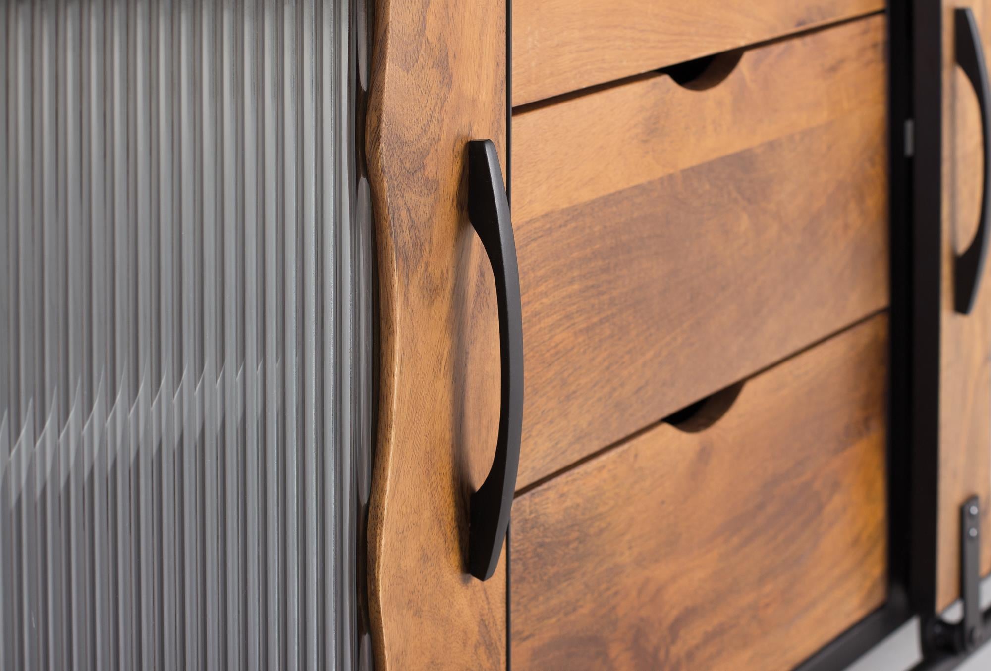 Credenza in massello di mango e metallo