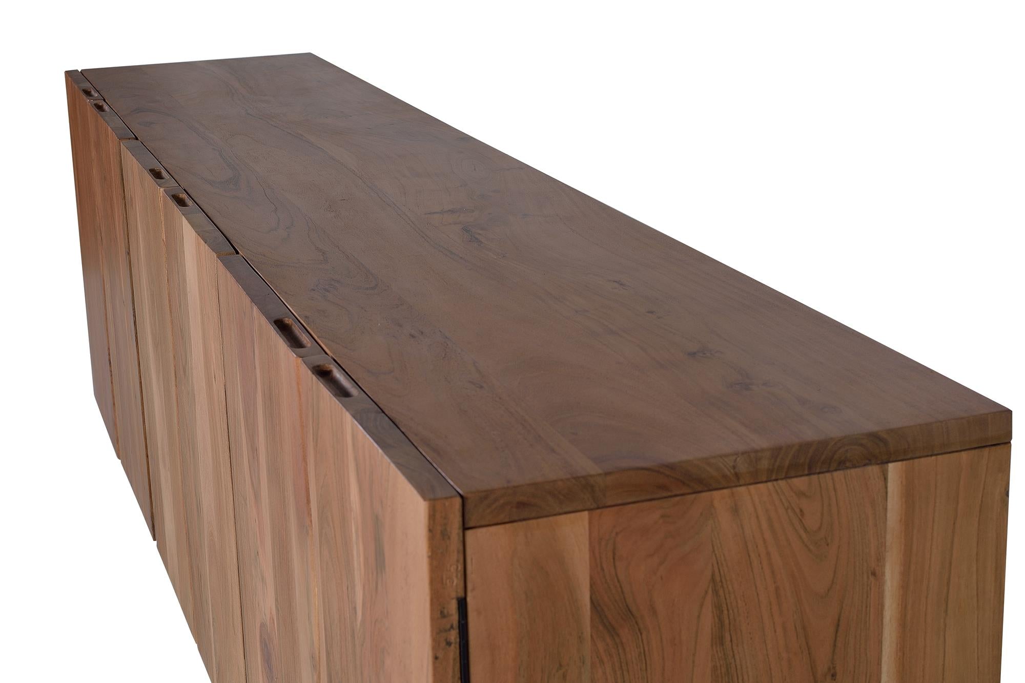 Credenza in massello di acacia e metallo