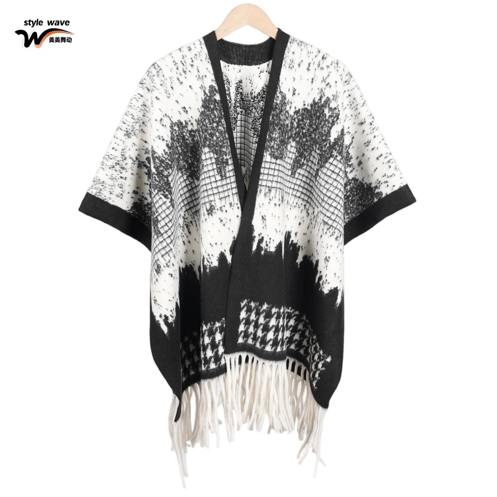Nuovo scialle caldo da donna a tinta unita con nappe