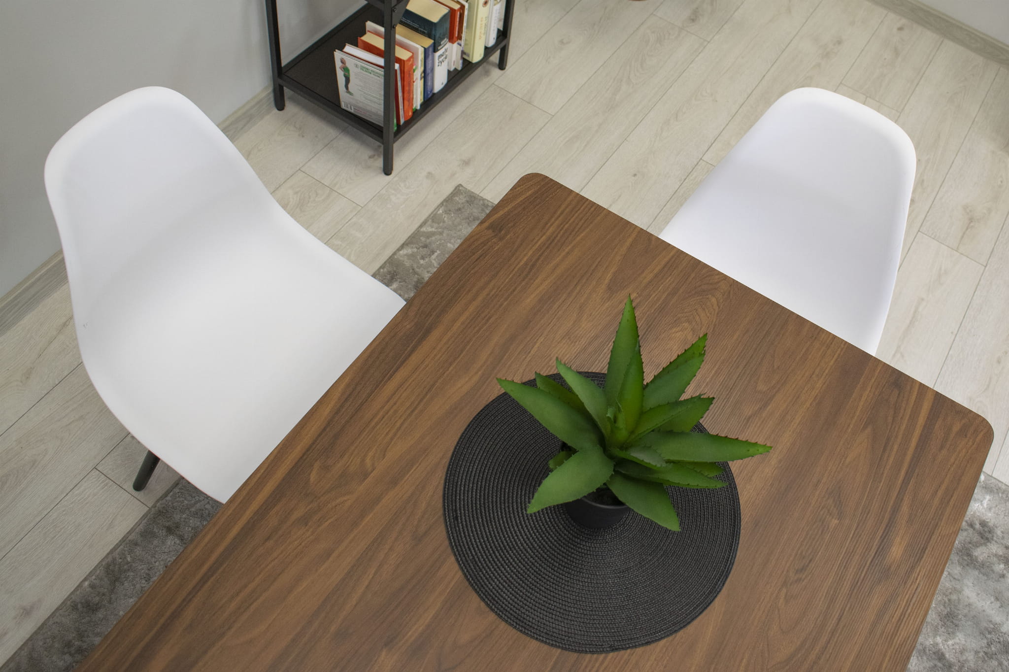 Sedia Valora OSAKA bianca gambe nere ergonomica per soggiorno