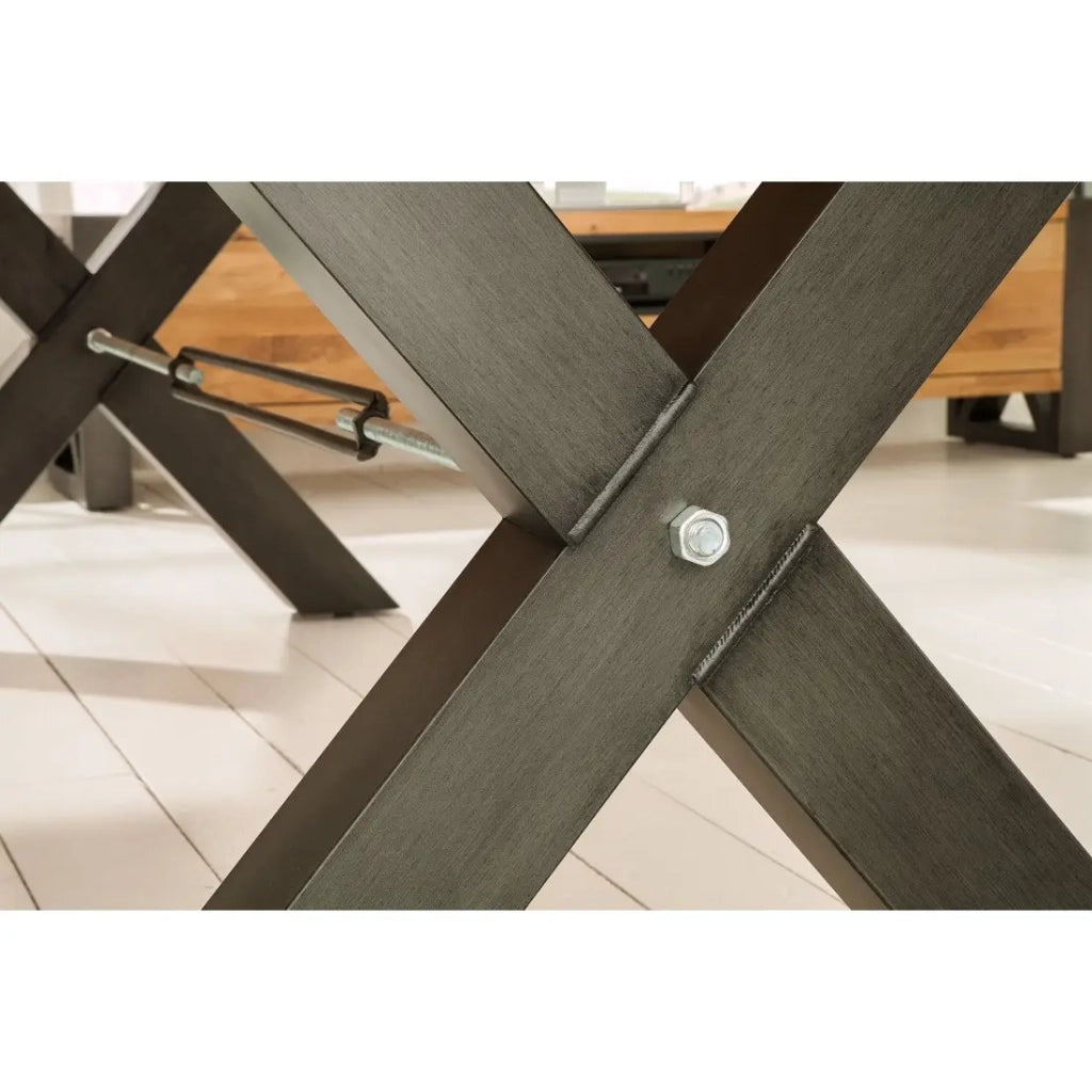 Tavolo da pranzo CAVARA – Rovere selvatico e metallo nero – 200 cm – Stile industriale