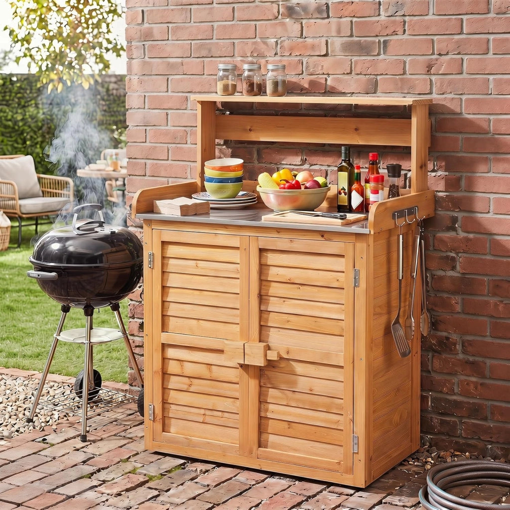 Armadietto da Esterno in Legno a 2 Livelli (Legno) | con Piano in Metallo Zincato, 3 Ganci Appendiabiti, Ripiani Rimovibili e Ante a Doghe, da Giardino, Balcone e Cortile