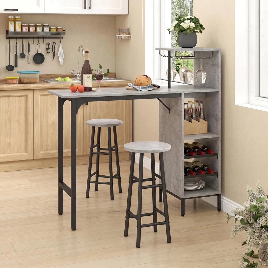 Set 3 Pezzi Tavolo e Sedie da Bar, Tavolo e Sgabelli da Pub Industriale con Porta Calici e 6 Portabottiglie da Vino, Set di Tavolo per Sala da Pranzo, Ristorante e Bar (Grigio)
