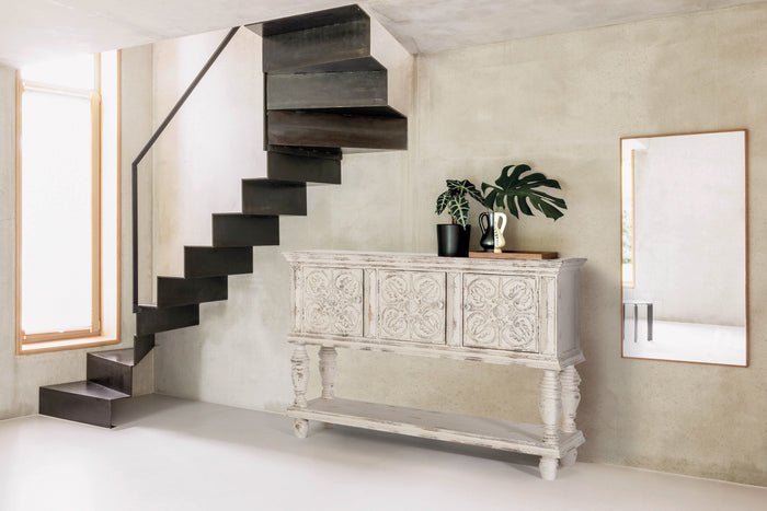 Consolle a tre ante e ripiano in massello di mango intagliato