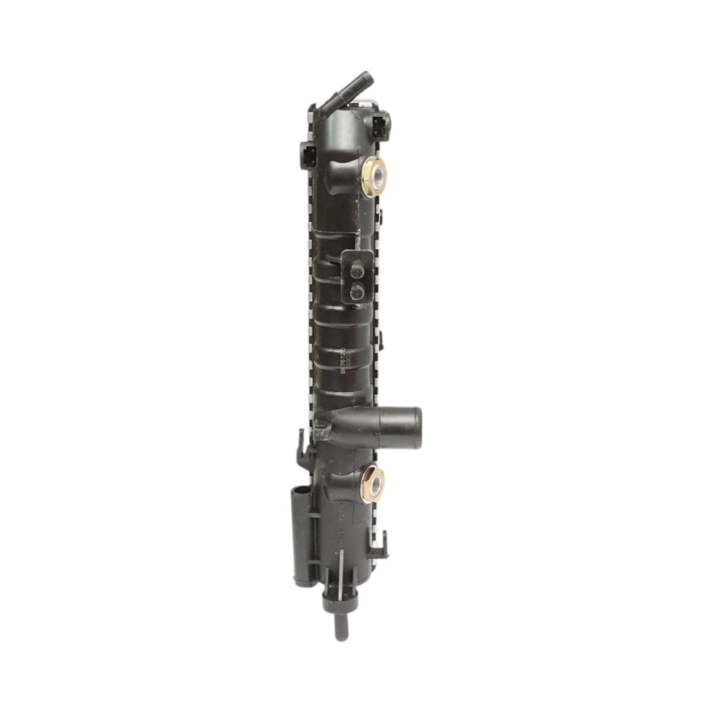 Radiatore raffreddamento acqua motore – Opel Astra G, Zafira (motori 1.4 – 2.2 L) Dimensioni: 610 × 378 × 23 mm Codici OEM: 1300196, 93177121, 50562A, 1924001902