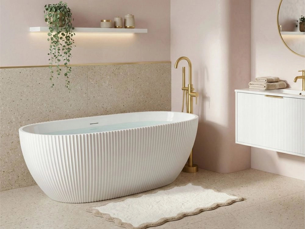 Tappetino da bagno indipendente in acrilico bianco opaco 170 x 81 cm forma ovale con finitura scanalata stile moderno per il bagno
