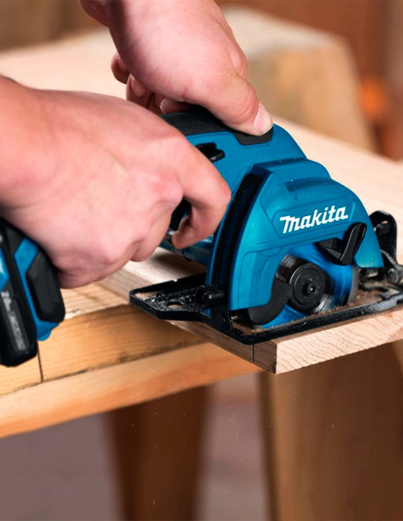 Sega Circolare MAKITA HS301DSAE (2 x 2,0 Ah + DC10SB + Valigetta)