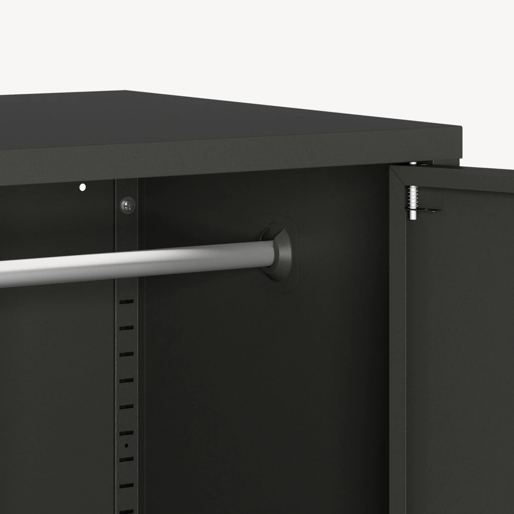 Armadio Guradaroba Esteli in Acciaio a 2 Ante con 2 Barre Appendiabiti e 4 Ripiani 170 x 80 x 45 cm - Nero [en.casa]