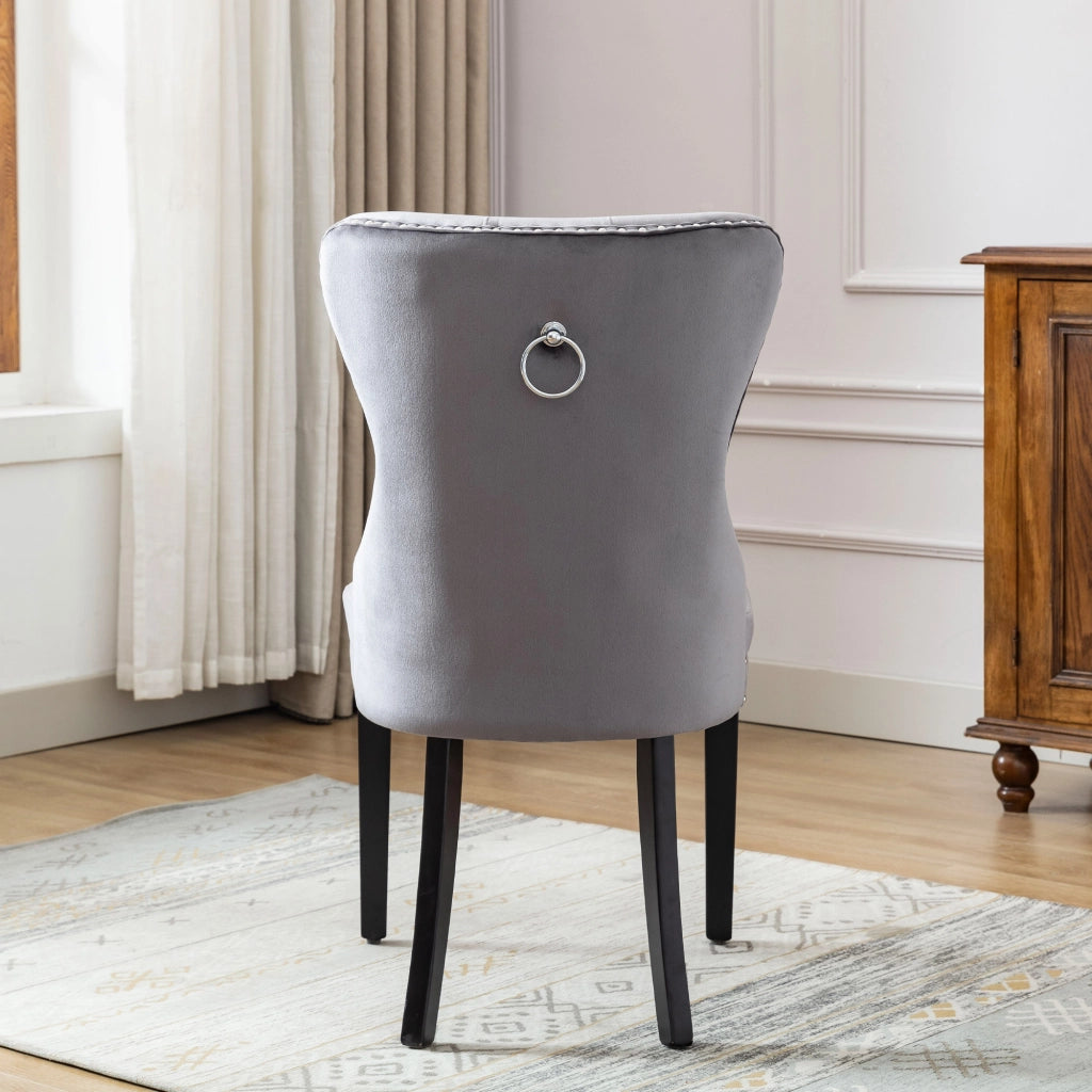 Set di 2 sedie da pranzo con schienale incurvato; borchie decorative e anello cromato in velluto grigio