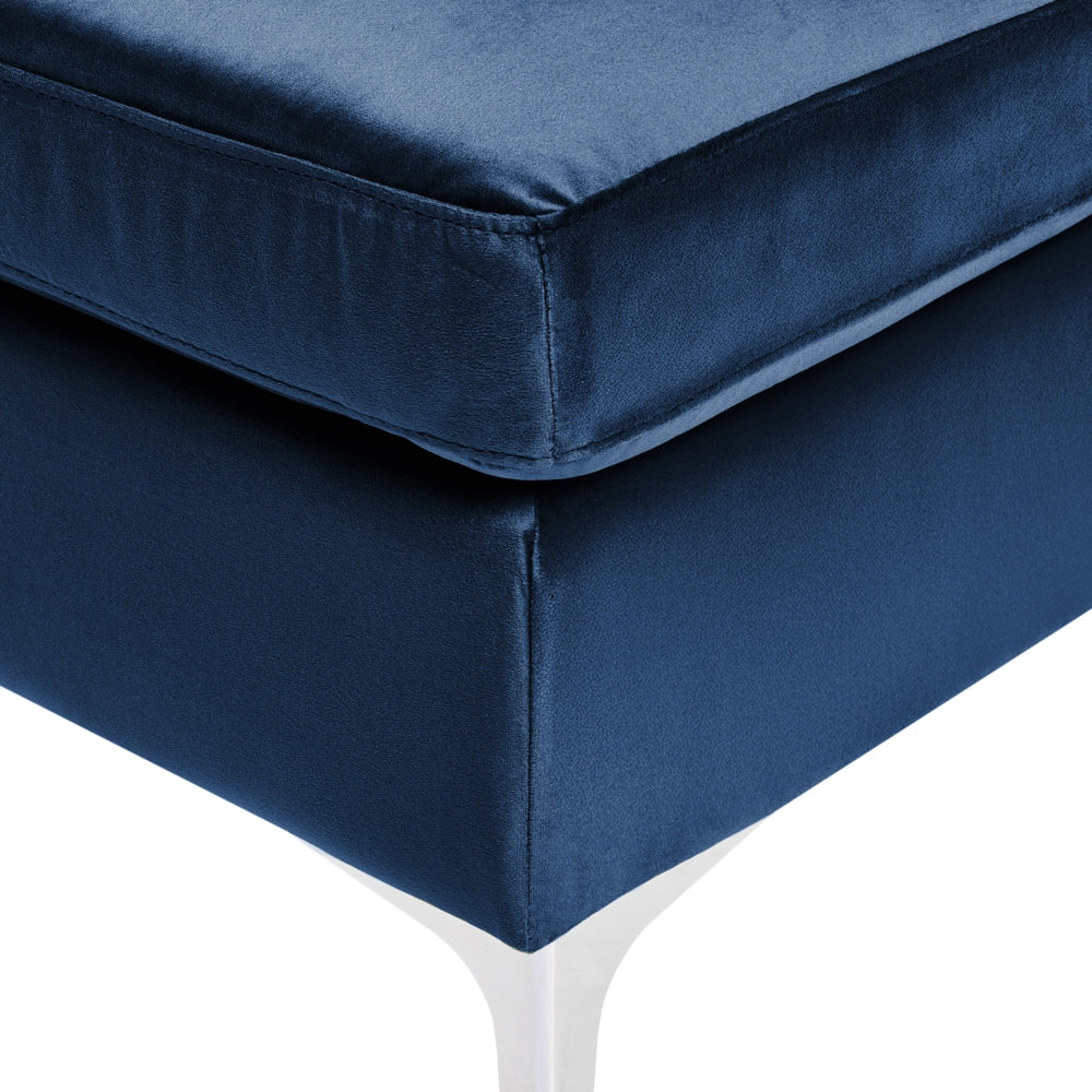 Ottomana con cuscino superiore in velluto blu marino ottomana Gambe in metallo argentato Stile glamour