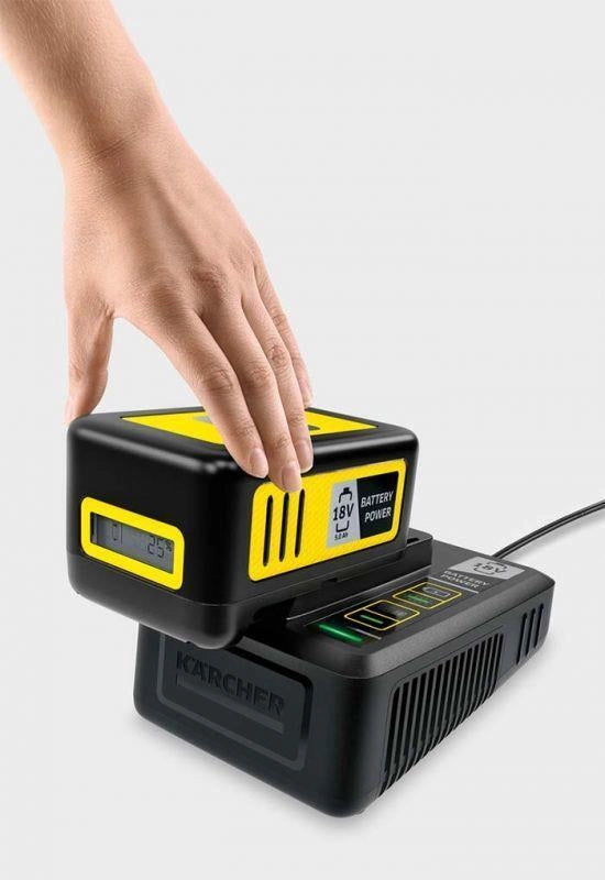 KÄRCHER 2.445-063.0 Starter Kit Batteria e Caricabatterie 18 V 5 Ah con Display LCD e Protezione IPX5 colore Nero Giallo